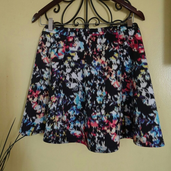 Lily Rose Floral Skirt - Picture 2 of 4